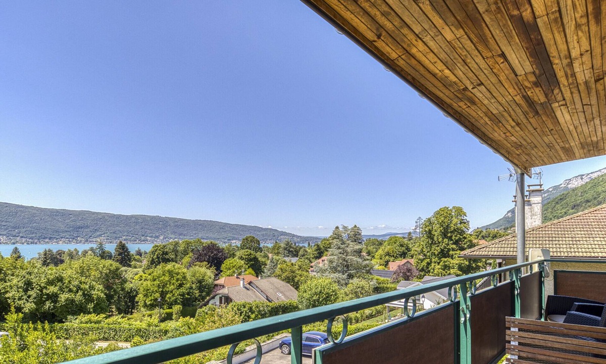 Menthon-Saint-Bernard Apartment | 2-Bedroom Duplex Apartment in Menthon-Saint-Bernard