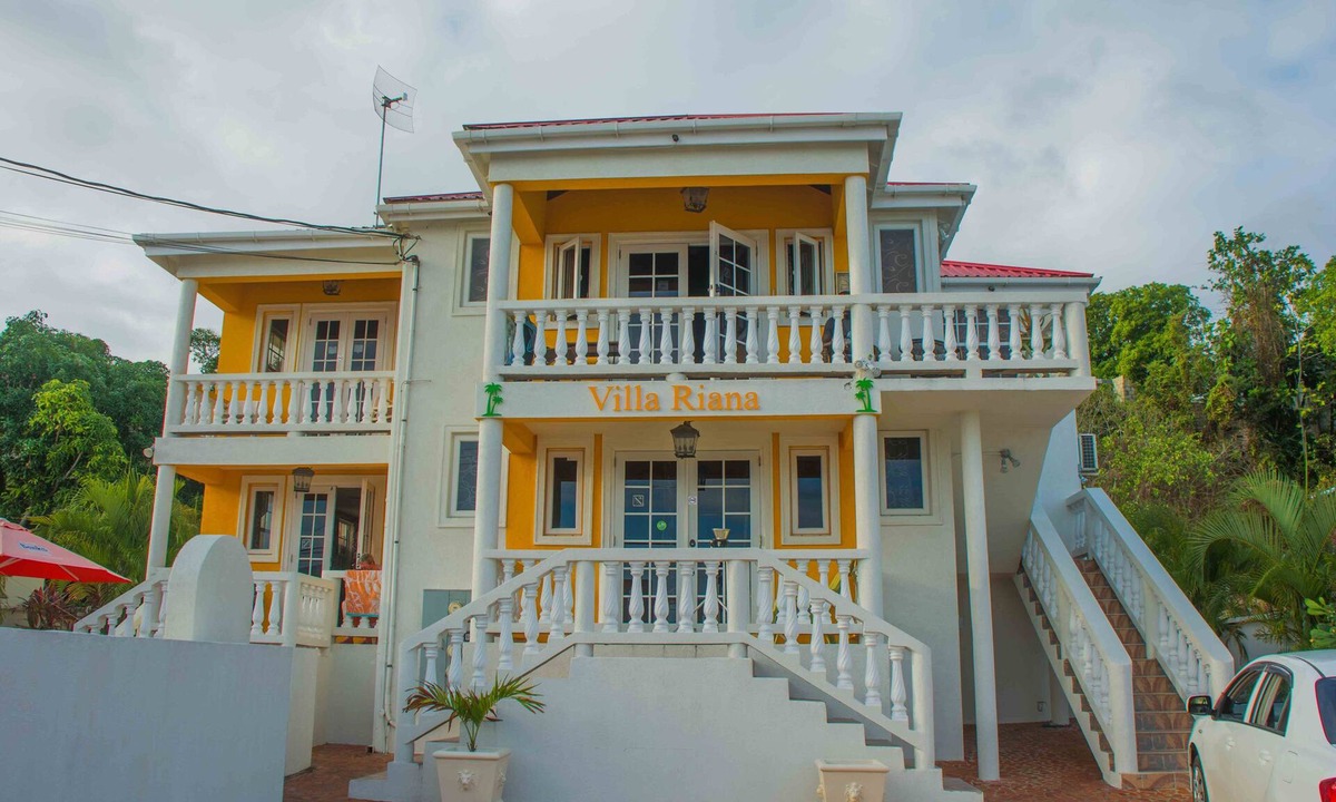 Welches Villa | 2 Bedroom Holiday rental With Pool On The Southcoast