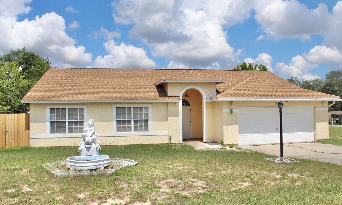 Candler House | 2-bedroom house in tranquil Ocala with cool AC breeze