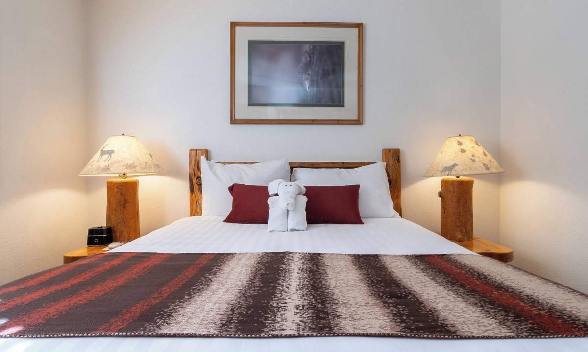 Tahoya Shores Hotel | 2 Bedroom| Kitchen | Pool, Spa Tub & Parking | Near Lake Tahoe Beach