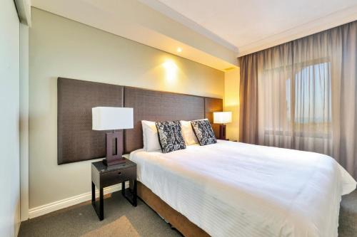 Darwin City Centre Apartment | 2 Bedroom Penthouse Retreat Water Views Pool Balcony
