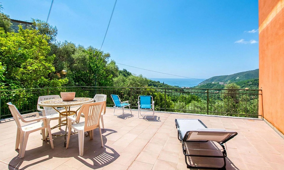 Camposoprano Apartment | 2 bedroom pet friendly apartment in Moneglia