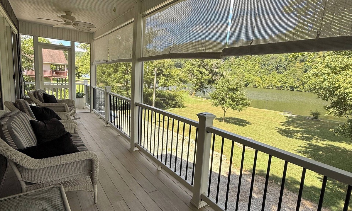 Allisonia House | 2 Bedroom Riverfront House on the New River Trail