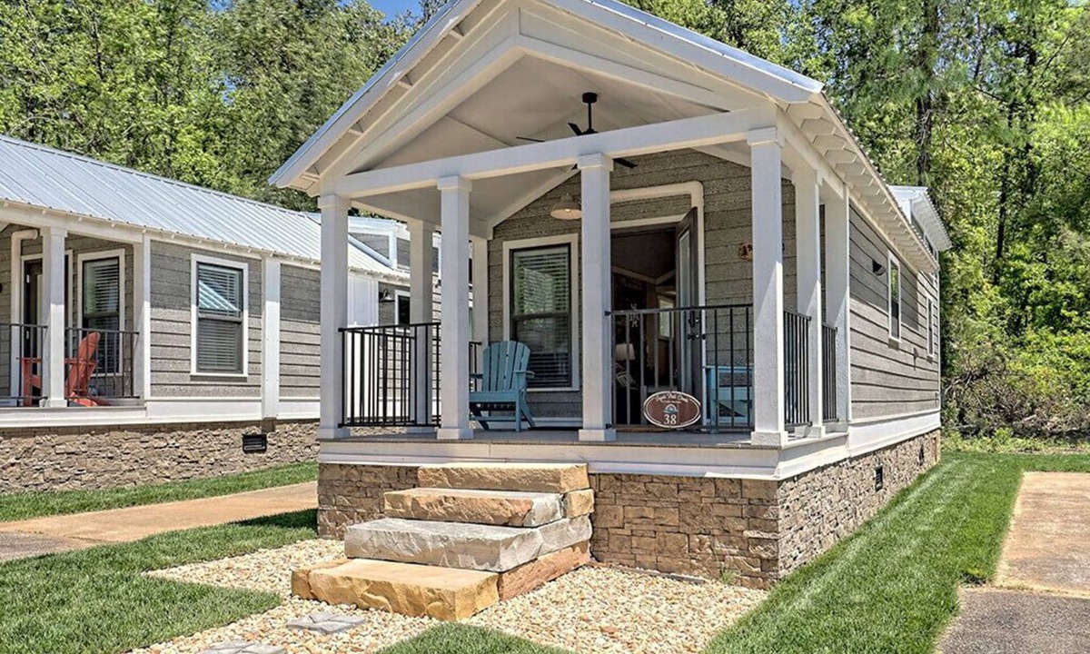Clarkesville Cottage | 2 Bedroom Tiny Home near Lake Burton, Georgia in the Blue Ridge Mountains
