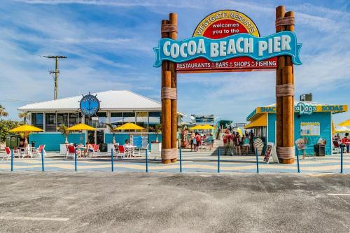 Parsuns To Cocoa Beach House | 2 bedroom Tropical Beach Getaway A