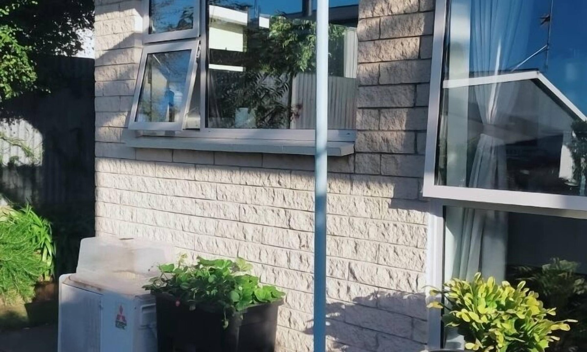 Invercargill House | 2 bedroom unit - Off Street Parking