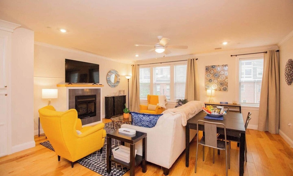 Harrison Lenox Apartment | 2 Bedroom Unit w/Elevator & In-Unit Laundry