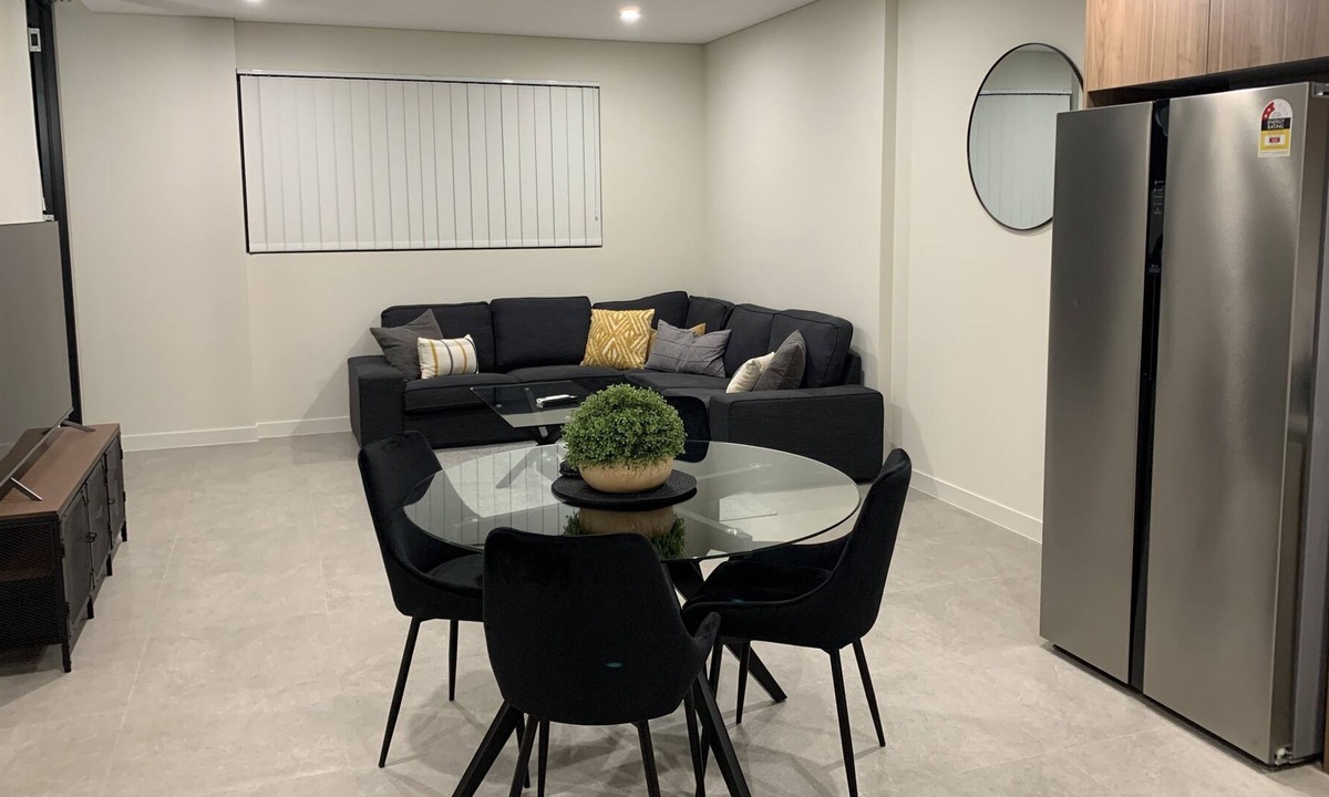 Kingswood Apartment | 2 Bedroom Unit - Wifi -Foxtel - Wheelchair Accessible