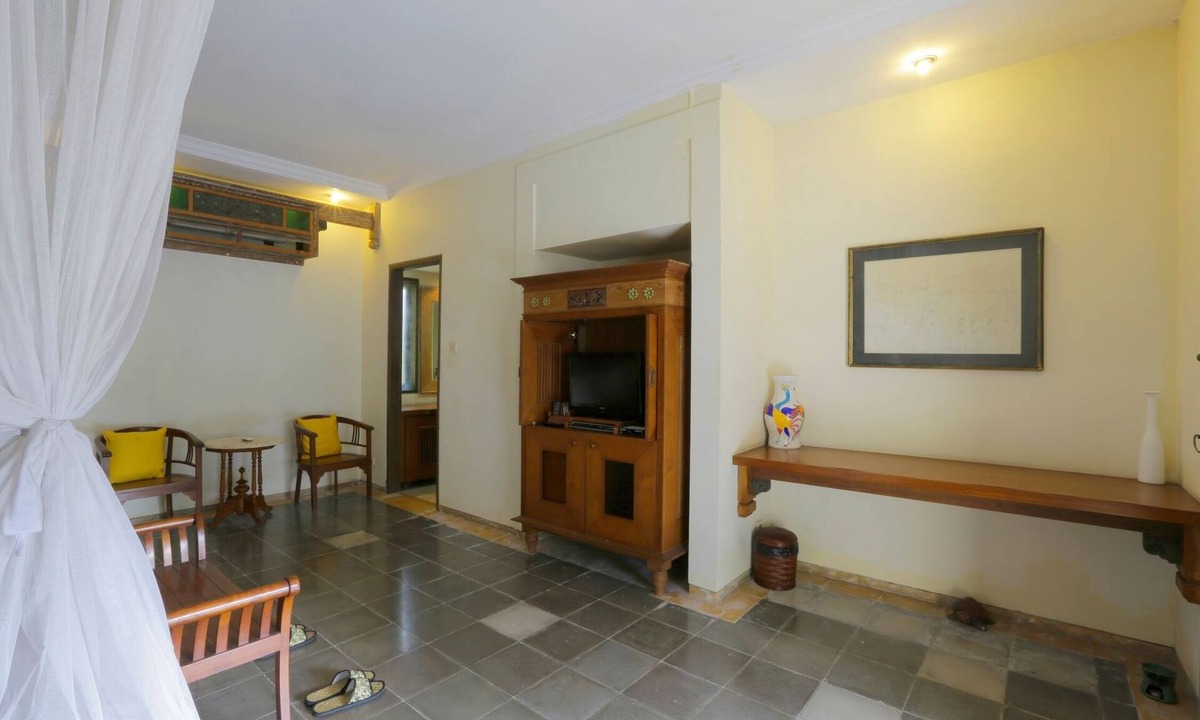 Denpasar Timur Villa | 2 bedroom villa, open-air living room overlooking the grounds and paddy fields