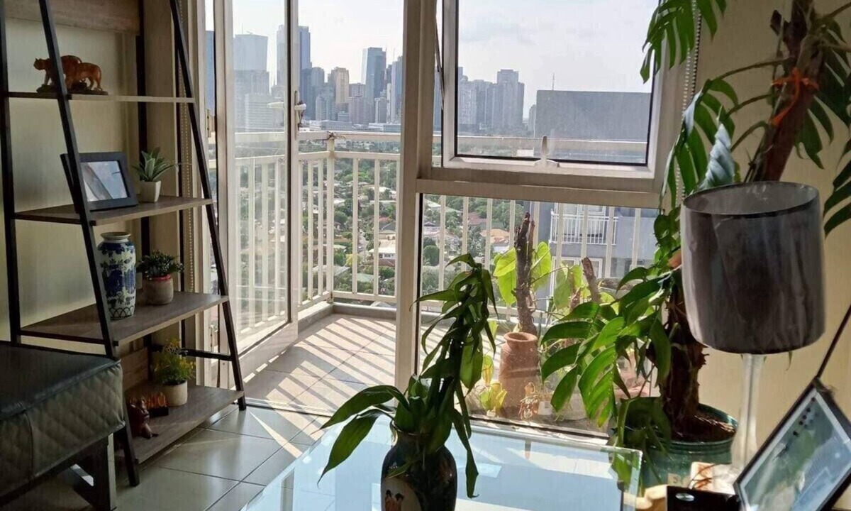 Ugong Apartment | 2 Bedrooms Access Penthouse Condo Unit