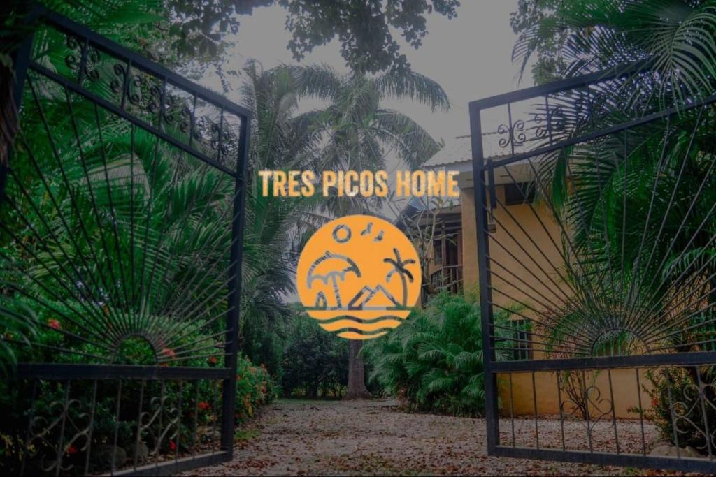 Junquillal House | 2 Blocks from the Ocean - 10 min walk - Casa Tres Picos - Land of Pura Vida