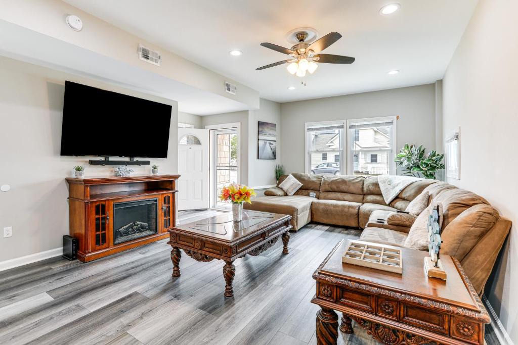 Ocean Gate Apartment | 2 Blocks to Beach: Apt w/Grill in Ocean Gate!