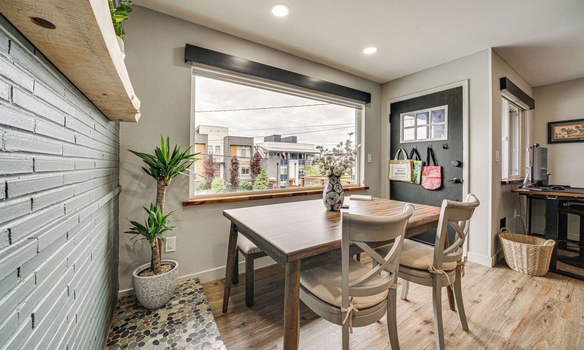 Alki Apartment | 2 Blocks to Beach Park: Cozy Seattle Townhome