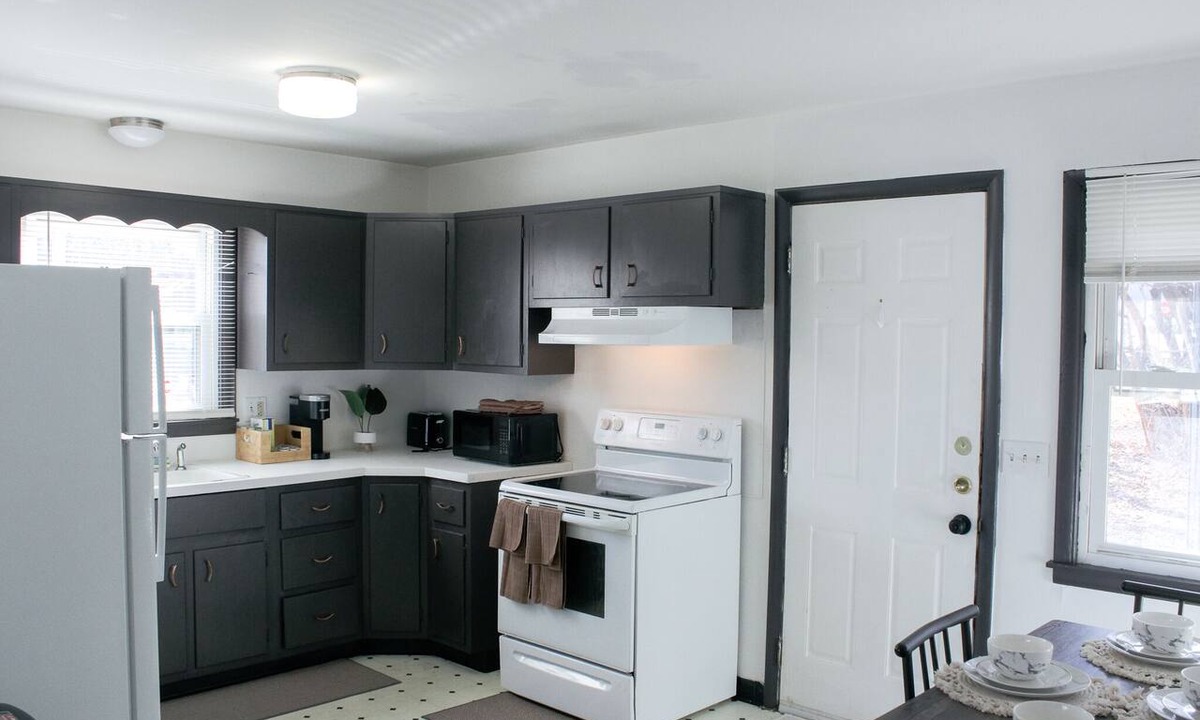 Albany Apartment | 2 BR 1 Ba apartment, 2 min walk to Albany Med, w/off street parking & Washer/D