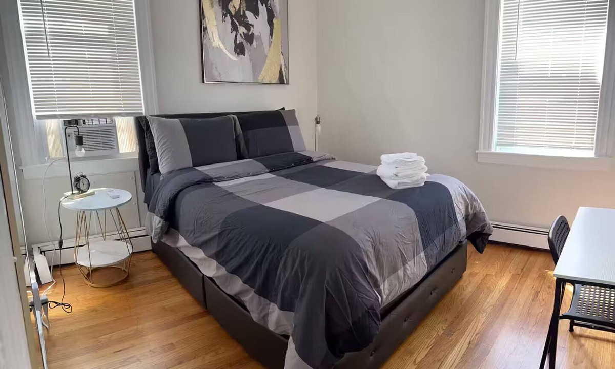 Mount Pleasant Apartment | 2 BR. Free Parking. 7 min to Federal Hill. 30 Min to Gillette Stadium. APT 2