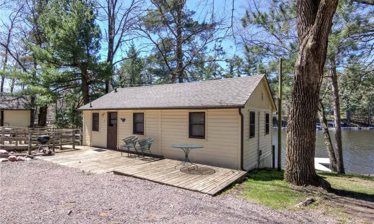 Chetek Cabin | 2‑BR Lake Escape Pontoon Available