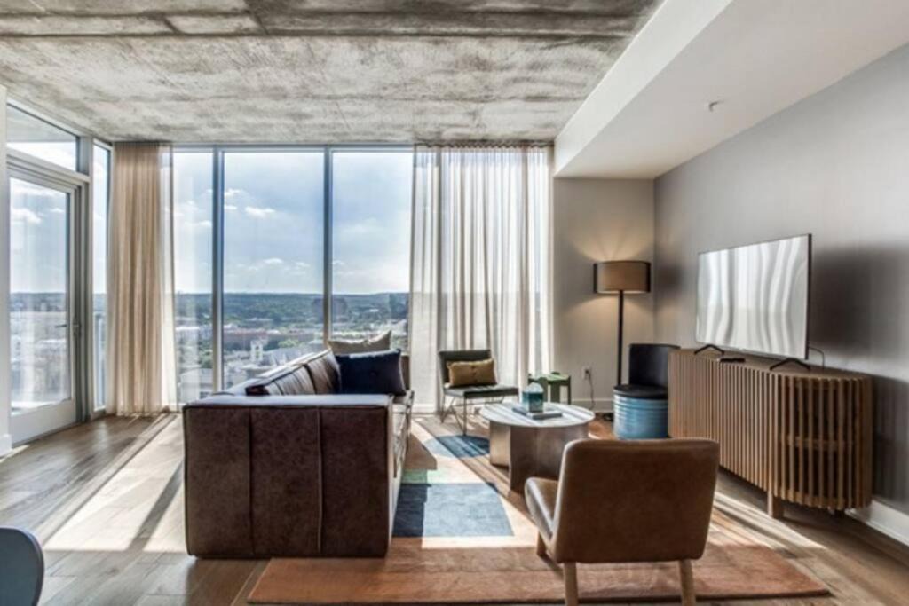 Rainey Street Historic District Apartment | 2 BR Lux Panoramic View - Rainey