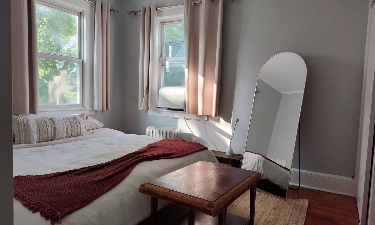 Maplewood House | 2 BR Private King Suite Walk to Train & Downtowns – Near NYC & EWR