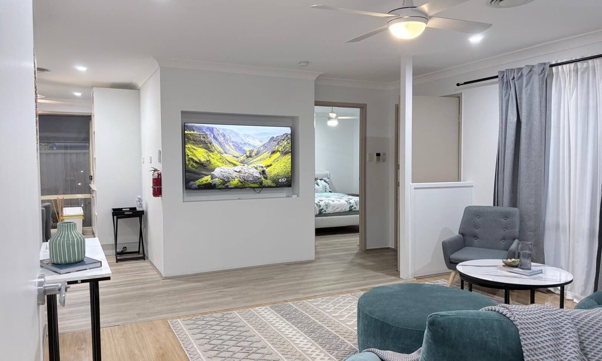Stanhope Gardens House | 2 BR spacious Granny near Stanhope Leisure Centre