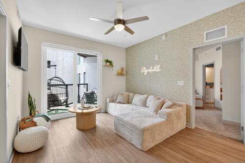 Downtown Jacksonville Apartment | 2 BR suite with game room & amenities