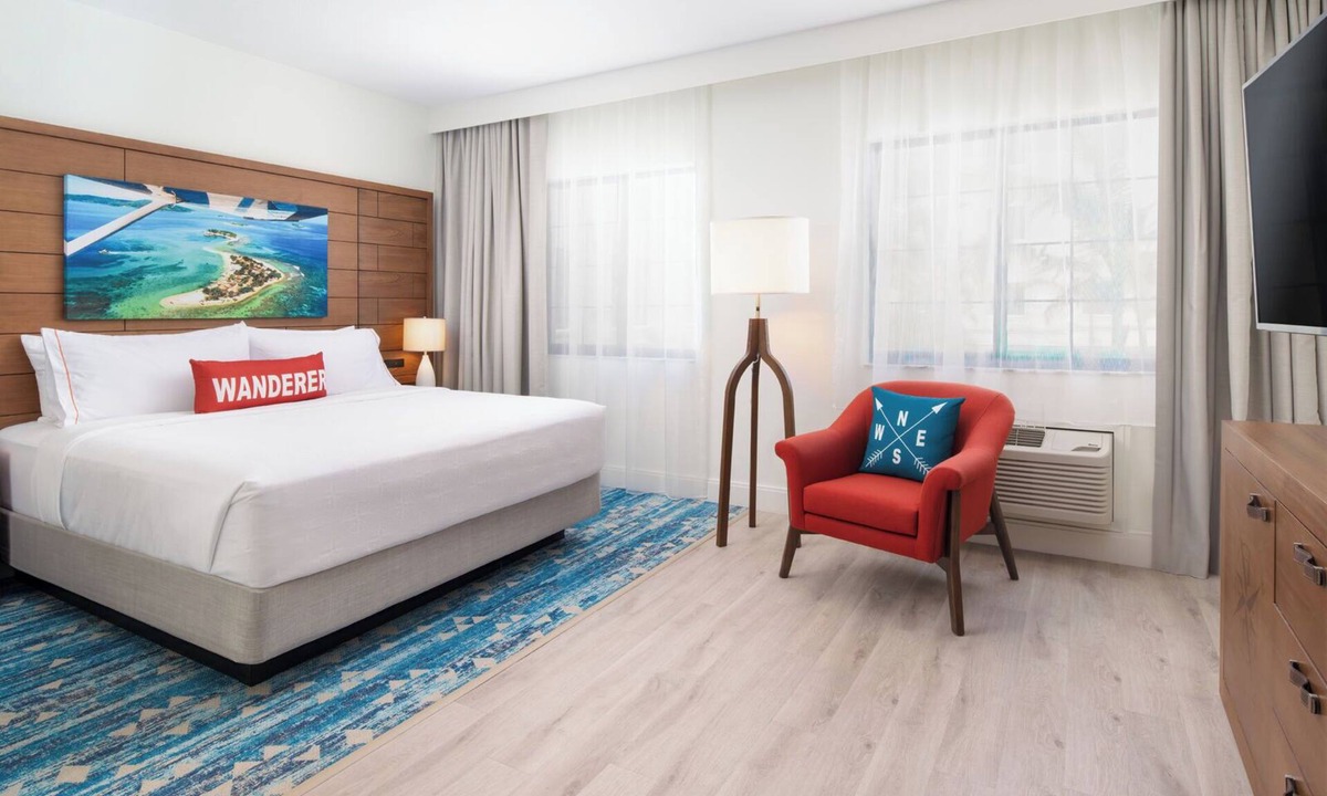 Park Shore Hotel | 2 Bright and Modern Studio Suite with Free Breakfast