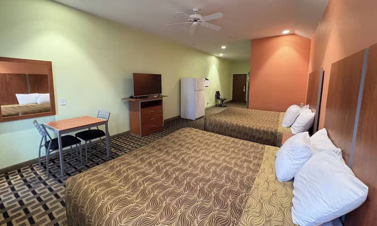Humble Hostel | 2 Budget-Friendly Rooms w/Kitchenette & Free Parking