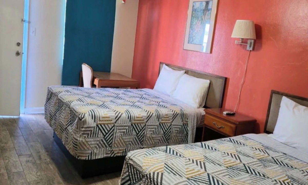 Ocala Hotel | 2 Budget-Friendly Units | Ideal for Family or Group Trips | Free Parking