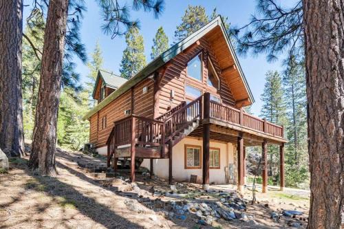 Arnold House | 2 Cabins Sleeps 17 Ping Pong Gas Fire Pit & BBQ