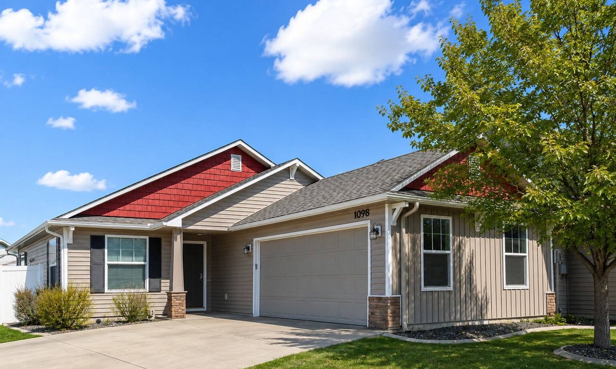Meridian House | 2 Charming Homes | Private Yards | Sleeps 16 (9890)