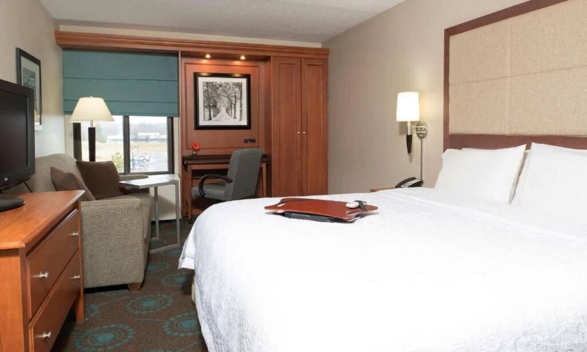 Thurston Hotel | 2 Charming Suites Near UM w/Free Breakfast & Onsite Parking Plus Free Parking
