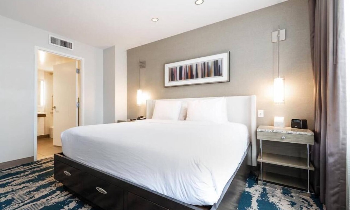 Near North Side Hotel | 2 Charming Units in Trendy River North! Short Drive to Chicago O’Hare Airport!
