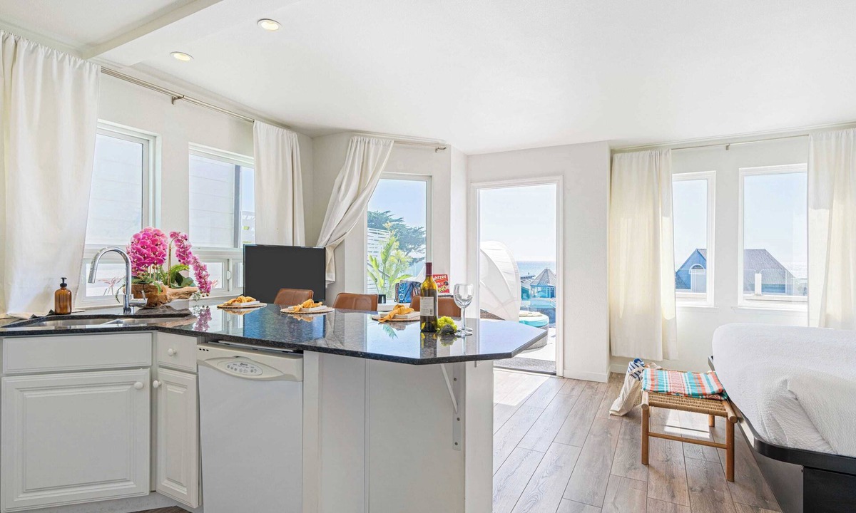 Cayucos Cottage | 2 Coastal Studios at Cayucus Beach Access + Ocean Views