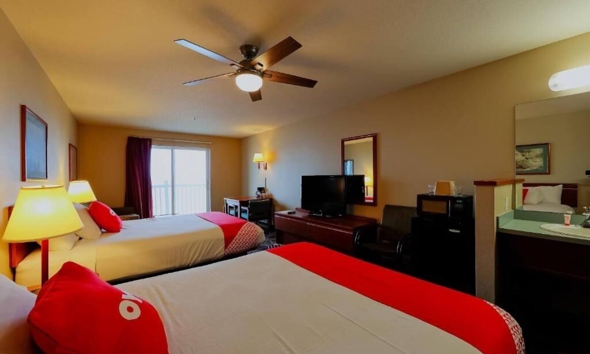 Lincoln City Hotel | 2 Comfortable Beachfront Rooms w/Balcony Overlooking Stunning Siletz Bay