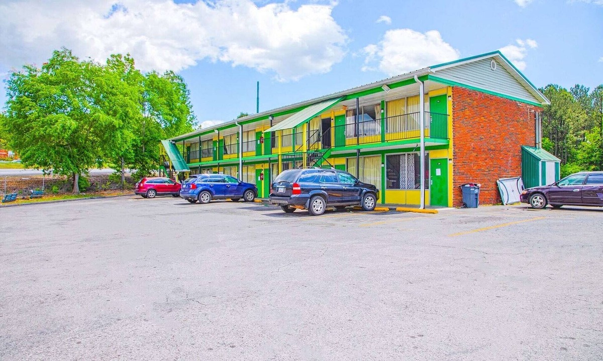 Calhoun Apartment | 2 Full Beds|Calhoun GA
