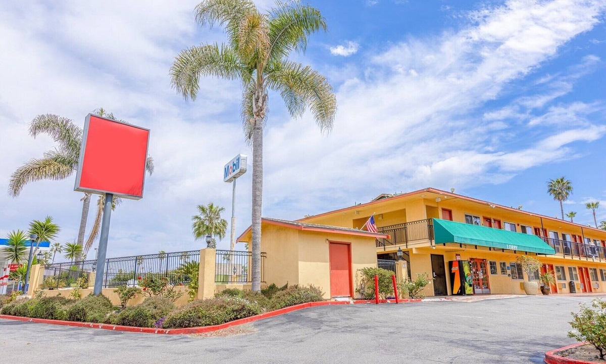 Loma Alta Apartment | 2 Full Beds Non-Smoking