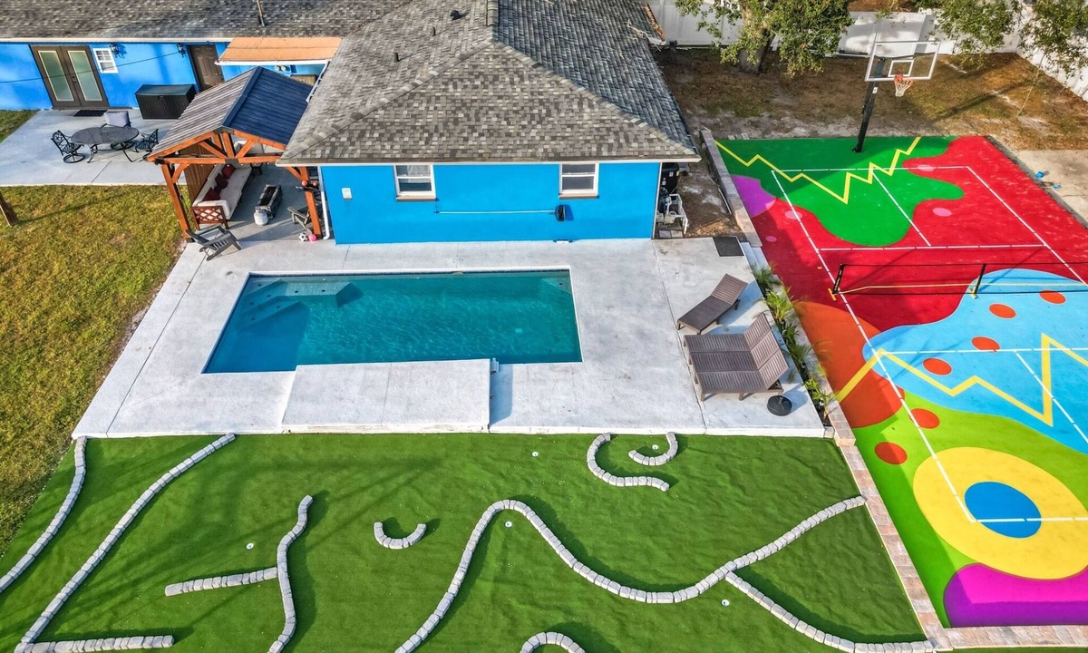 Dunedin House | 2 Homes- Heated Pool & Pickleball- The Dunedin Duo