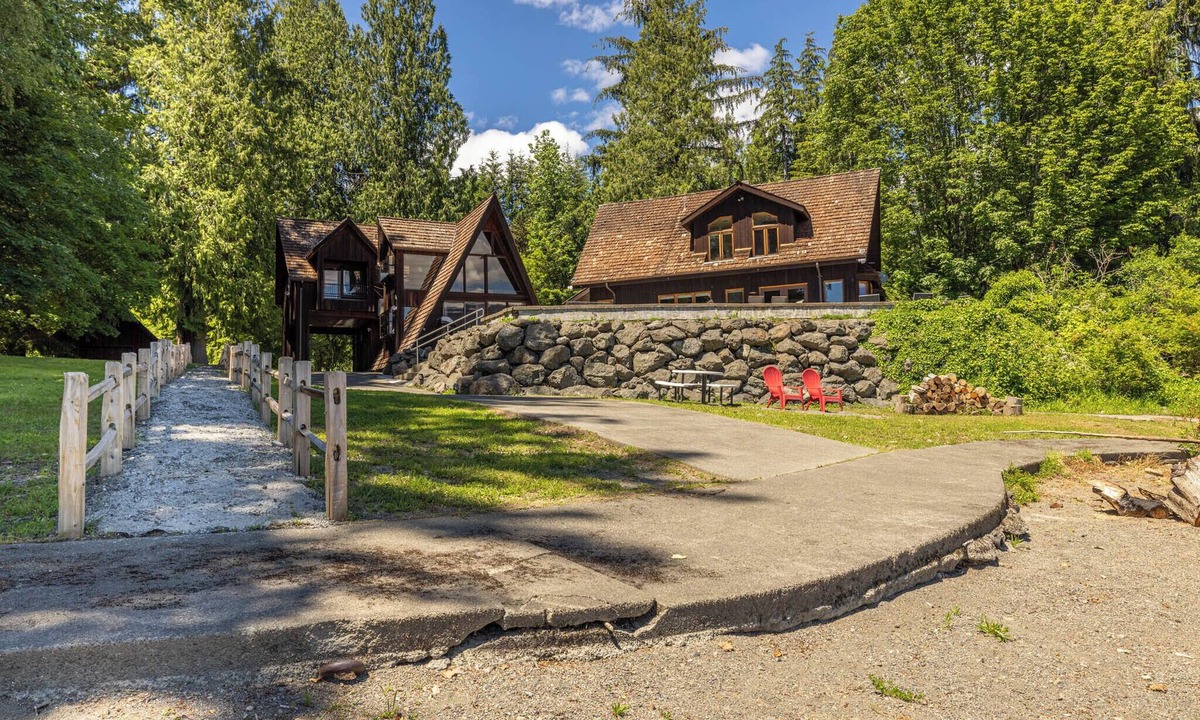 Amanda Park House | 2 Homes Waterfront Lakeview Estate Sleeps 12 Private Beach Olympic National Park