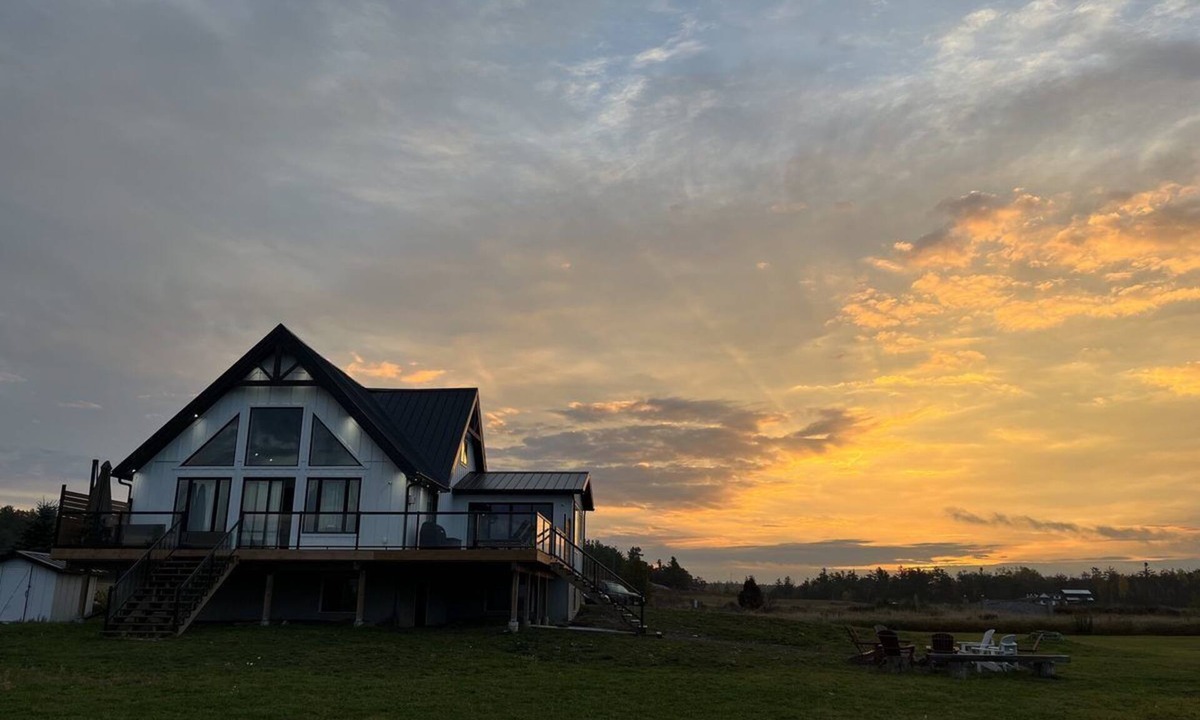 Gravenhurst House | 2 hrs frm Toronto A-frame, sunsets, kayaks, private dock and fire pit
