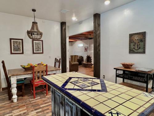 Las Cruces House | 2 king bds 2.5 bathrooms in the heart of Downtown
