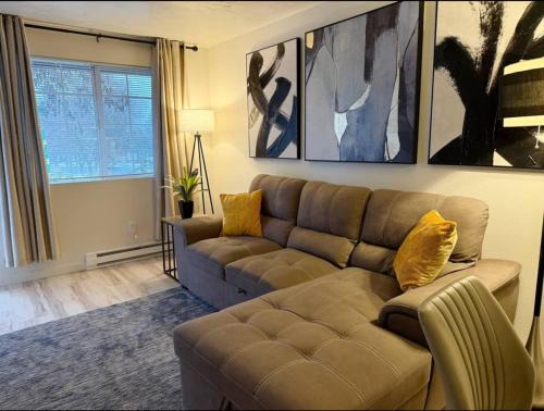 Manito Apartment | 2 King beds Queen Sleeper Sacred Hear Downtown