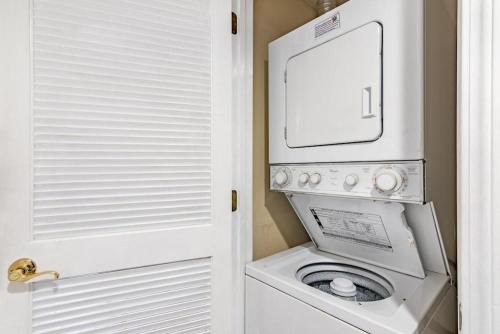 Pigeon Forge House | 2 King BRs Balcony Resort Amenities Free Tix