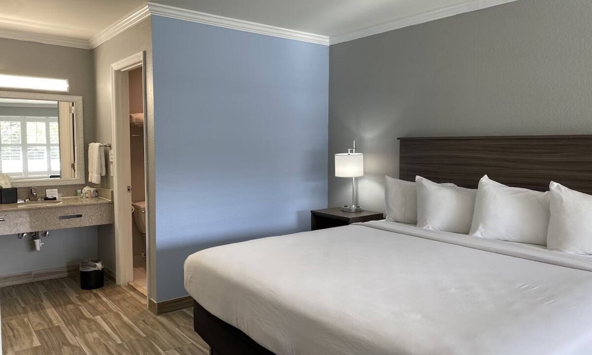 Vero Beach Hotel | 2 King Standard Rooms | Vero Beach Inn and Suites | Free Coffee and Tea