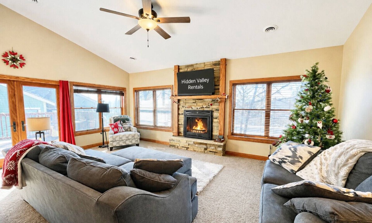 Hidden Valley Condo | 2 King Suites | Pool Access & A/C