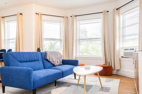 Winter Hill House | 2 kitchens Perfect For Groups 4BR 2BA Near Assembly and Boston