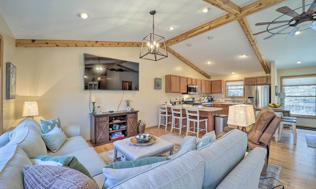 Charter Hills Cottage | 2 Mi to Beech Mtn: Family Retreat w/Fire Pit