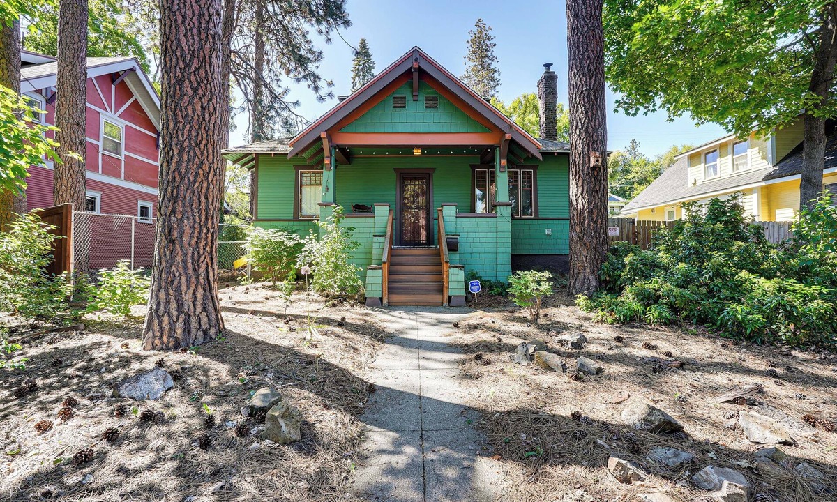 South Perry District Apartment | 2 Mi to Downtown Spokane: Nurse-ready Rental