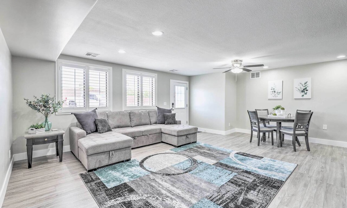 Gilbert Apartment | 2 Mi to Dtwn Gilbert! Snowbird Escape w/Pool