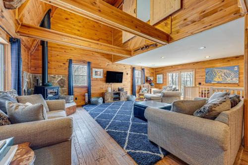 Union Dale House | 2 Mi to Elk Mountain: Poconos Escape on 11 Acres!