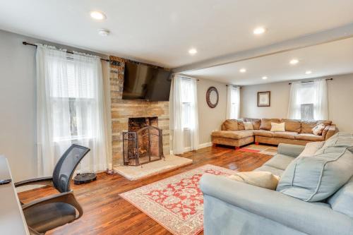 Foxboro House | 2 Mi to Gillette Stadium! Foxborough Retreat!