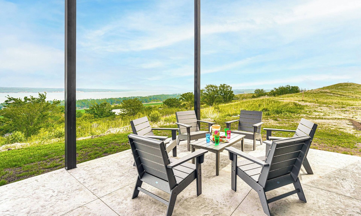 Crofton House | 2 Mi to Lewis and Clark Lake: Spacious Getaway